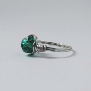 Beautiful Emerald Bead Handmade Twisted Silver Wire Ring Size 6.5